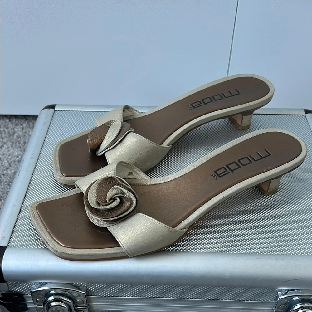 Vintage Moda Women's Cream Slide Sandals‎ VTG